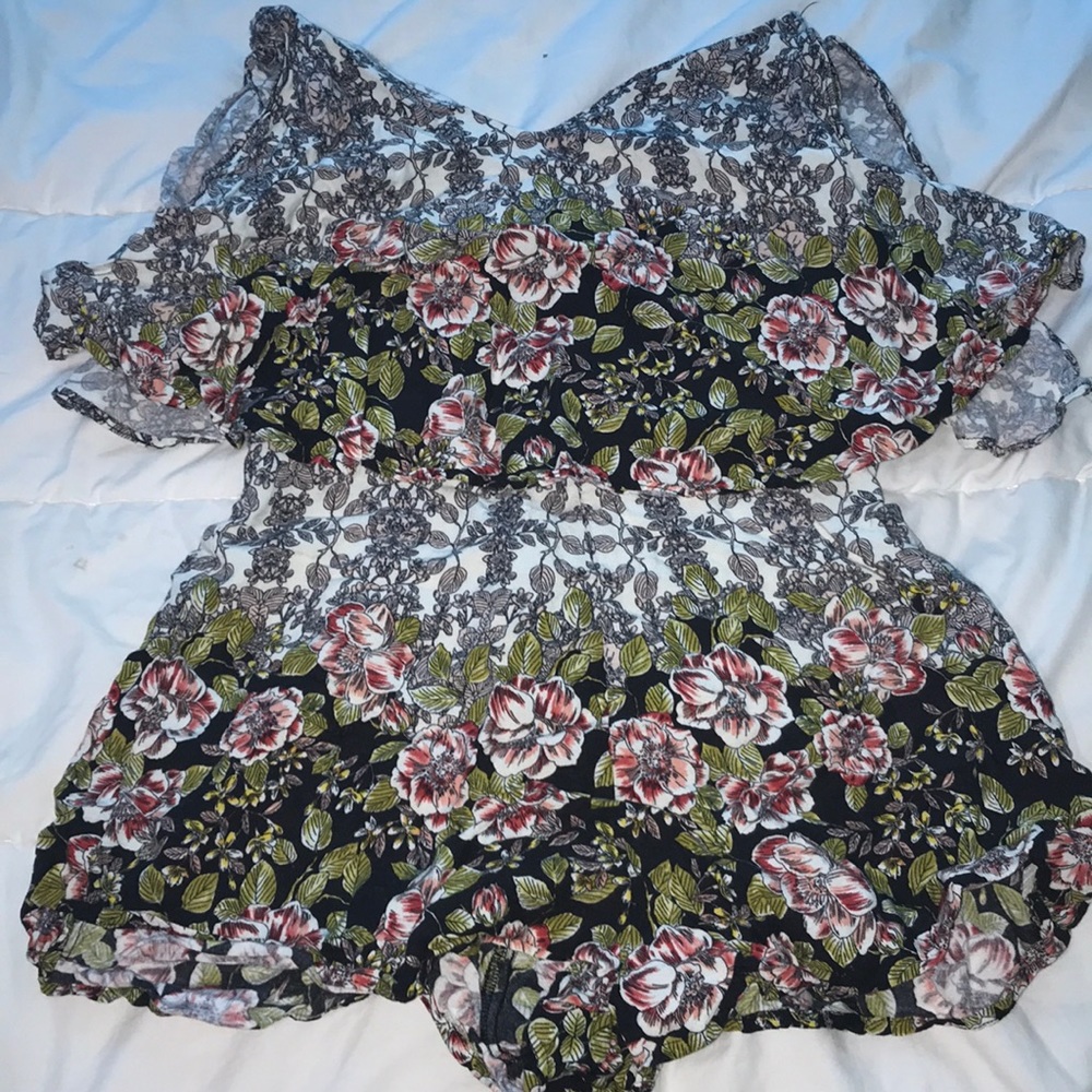 Forever 21 floral romper🌸